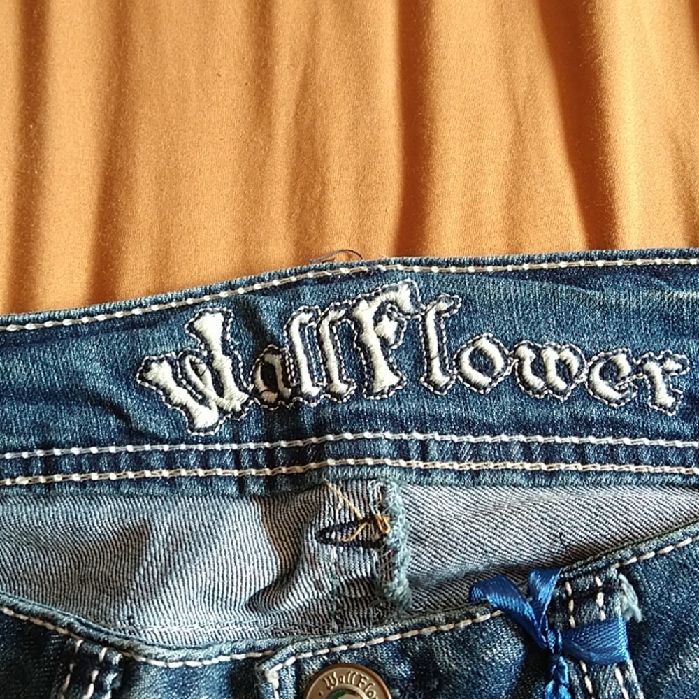 Jeans - Picture 2 of 4